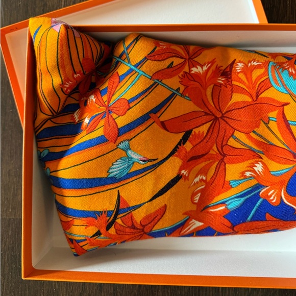 Hermes Shawl. New with tag in box. - Picture 3 of 14